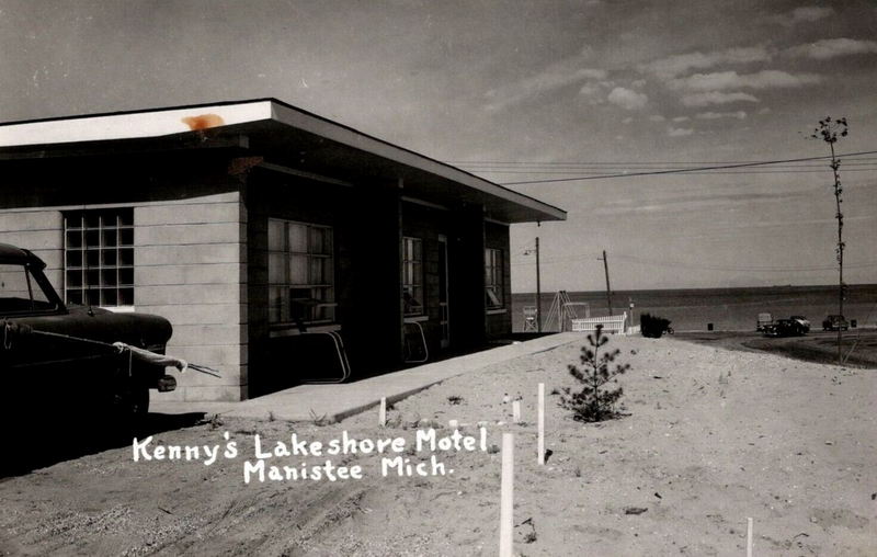 Lake Shore Motel (Kennys Lakeshore Motel) - Vintage Postcard (newer photo)